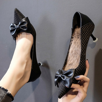 Modern női cipő szalaggal és vékony sarokkal, két modellben