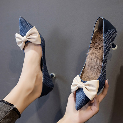 Modern női cipő szalaggal és vékony sarokkal, két modellben