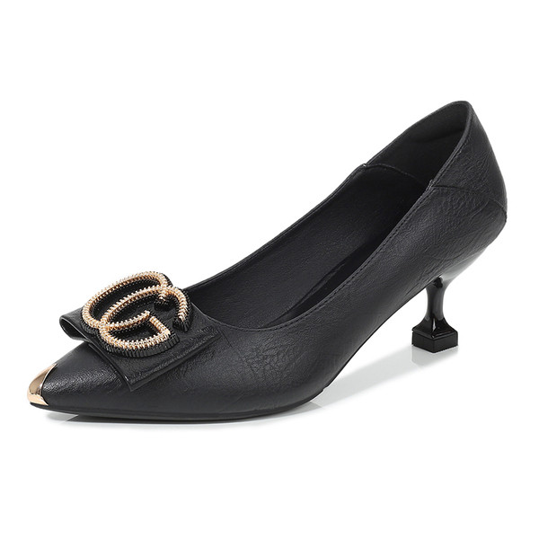 Modern női cipő műbőrből, vékony sarokkal