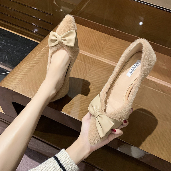 Új modell női pehelycipő szalaggal és 3 cm-es sarokkal