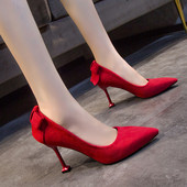 Öko velúrból készült modern női cipő vékony magassarkúval