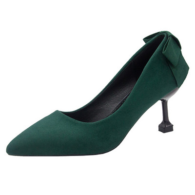 Öko velúrból készült modern női cipő vékony magassarkúval