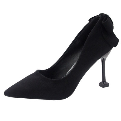 Öko velúrból készült modern női cipő vékony magassarkúval