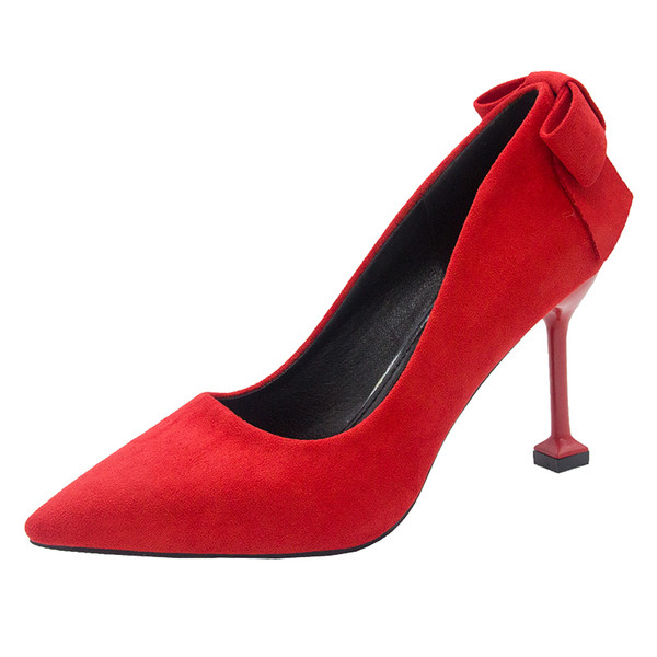 Öko velúrból készült modern női cipő vékony magassarkúval