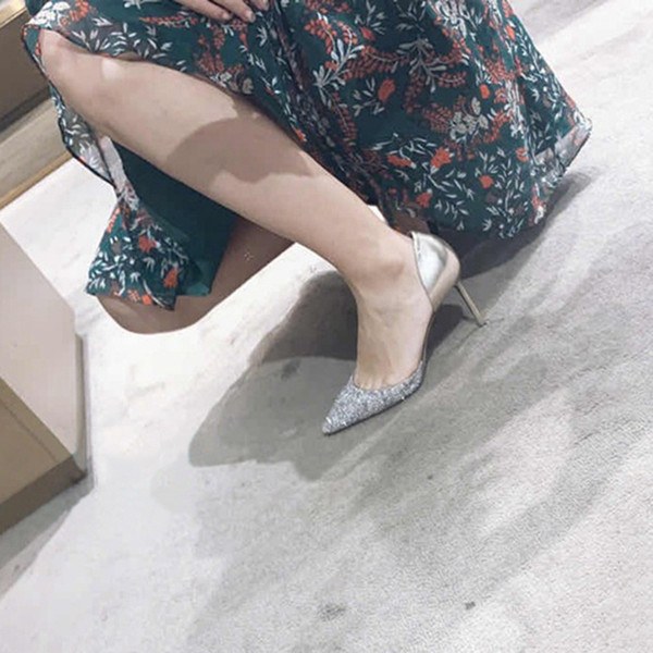 Modern női cipő brokáttal és vékony sarokkal