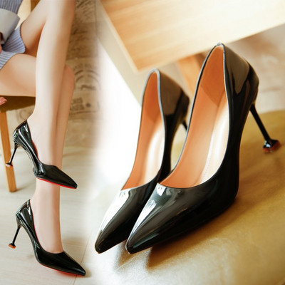 Stílusos női hegyes cipő vékony sarkú