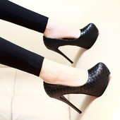 Öko bőrből készült fekete női cipő magassarkúval - két modell