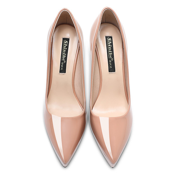 Új női cipőmodell vékony sarokkal és platformmal