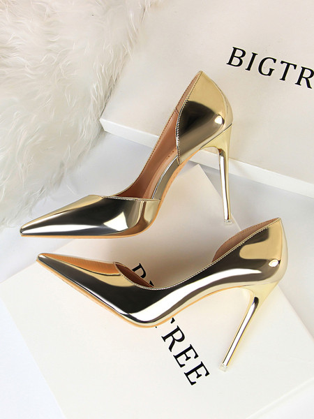 Női lakkcipő 7 vagy 10 cm magas sarokkal, hegyes orrral