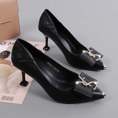 Alkalmi női cipő fém díszítéssel, magas sarkú cipővel - többféle modell