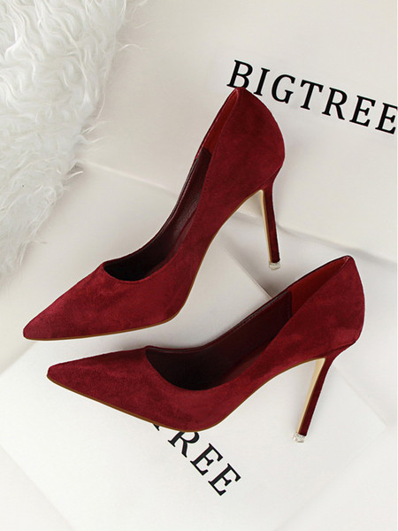 Stílusos női cipő hegyes modell 9 cm-es sarokkal