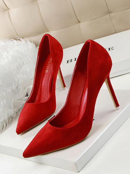 Stílusos női cipő hegyes modell 9 cm-es sarokkal