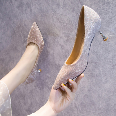 Modern fényes cipő 5 és 10 cm-es sarokmagassággal