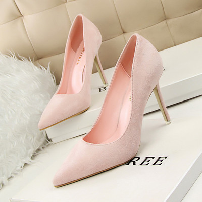 Stílusos női cipő eco velúrból, magassarkúval