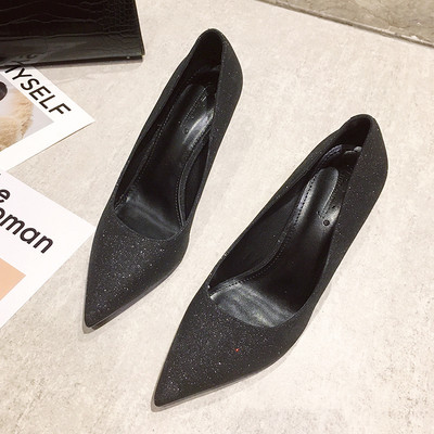 Modern női cipő vékony sarkú - hegyes modell