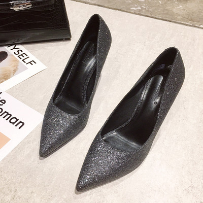 Modern női cipő vékony sarkú - hegyes modell