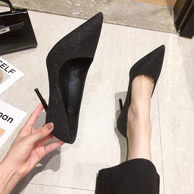 Modern női cipő vékony sarkú - hegyes modell