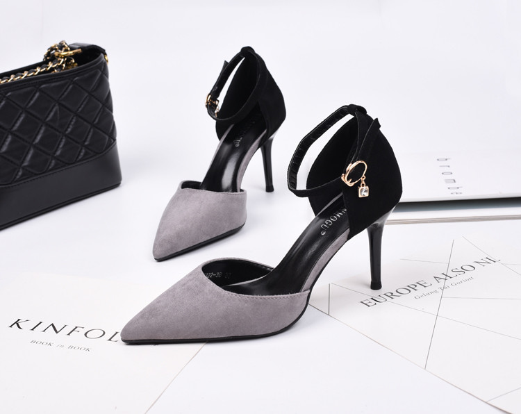 Modern női cipő hegyes modell, magas sarkú cipővel - több színben