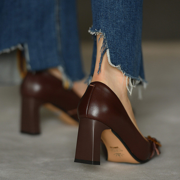 Női alkalmi cipő csattal és sarokkal