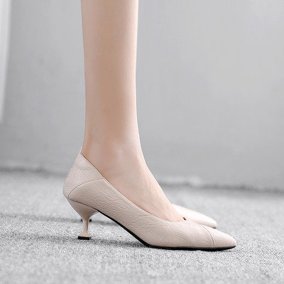 Női hegyes cipő két modell, 5 cm sarokmagassággal