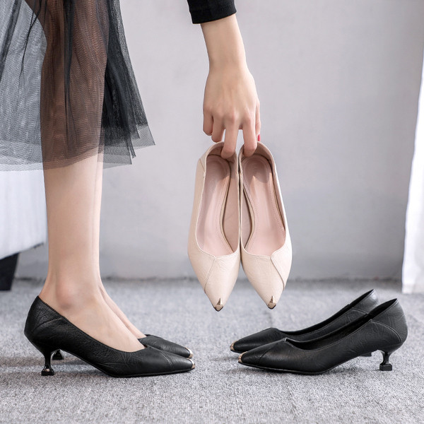 Női hegyes cipő két modell, 5 cm sarokmagassággal