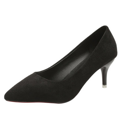 Stílusos női cipő fekete színben, magassarkúval