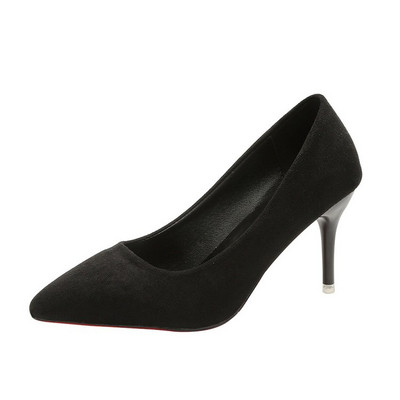 Stílusos női cipő fekete színben, magassarkúval