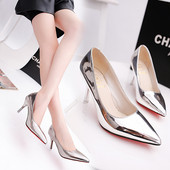 Kihegyezett modell női 7 cm-es sarok - két modell