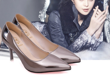 Kihegyezett modell női 7 cm-es sarok - két modell