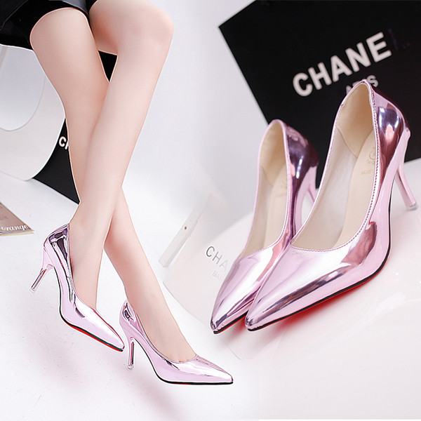 Kihegyezett modell női 7 cm-es sarok - két modell