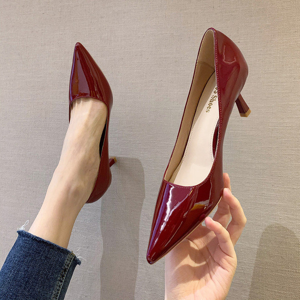 Stílusos modern cipő 6 cm-es sarokkal, két modellben