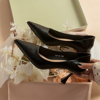 Női alkalmi sarkú cipő hegyes orrral