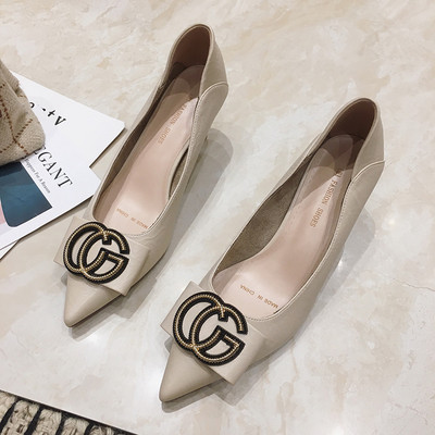 Női alkalmi sarkú cipő hegyes orrral