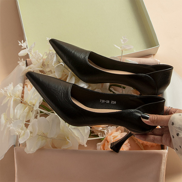 Női alkalmi sarkú cipő hegyes orrral