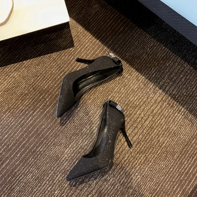 Stílusos női cipő magassarkúval és szalaggal - hegyes modell