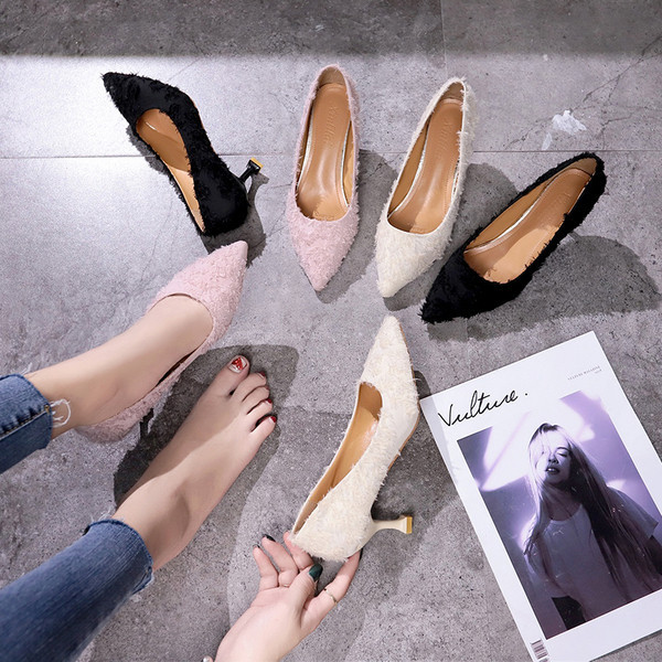 Női cipő hegyes modell, sarok magassága 6 cm