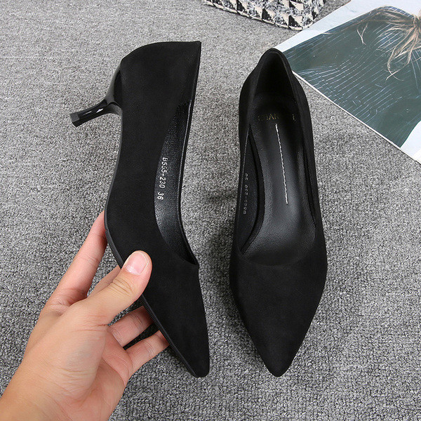 Női velúr cipő fekete színű sima modellben