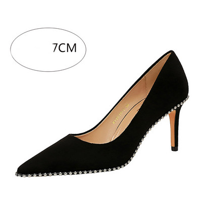 Aktuális női cipő fém elemekkel, 7 cm vagy 10 cm sarokkal