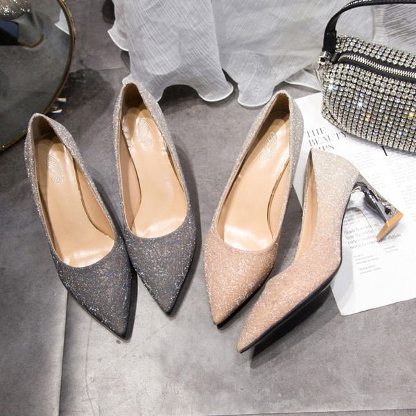 Fényes női cipő vastag sarokkal 6 cm