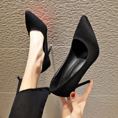 Női hegyes cipő 10 cm-es sarokmagassággal