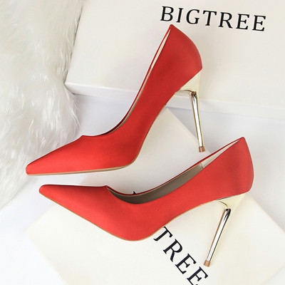 Modern női magassarkú cipő több modellben