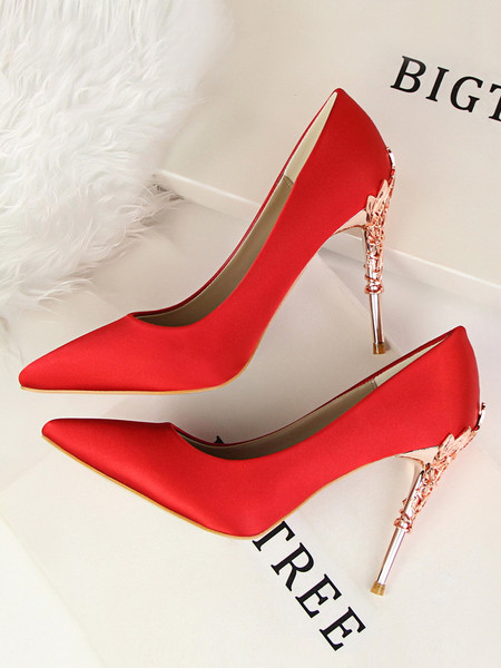 Modern női magassarkú cipő több modellben