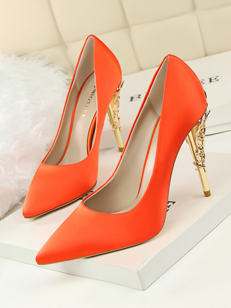 Modern női magassarkú cipő több modellben