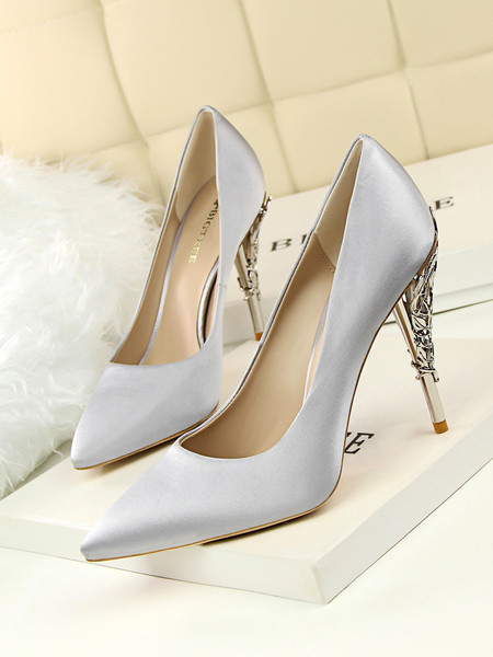 Modern női magassarkú cipő több modellben