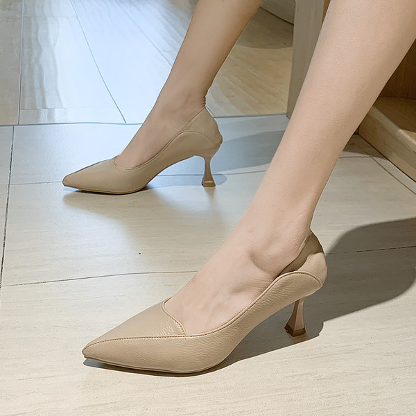 Női alkalmi cipő műbőrből - hegyes modell