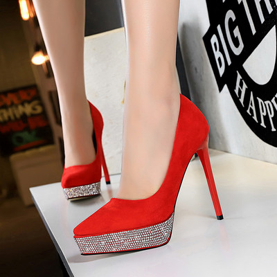 Aktuális női cipő kövekkel és 12 cm-es sarokkal