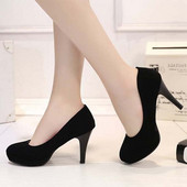Stílusos női magassarkú cipő fekete színben