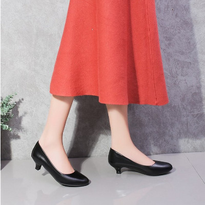 Stílusos női magassarkú cipő fekete színben