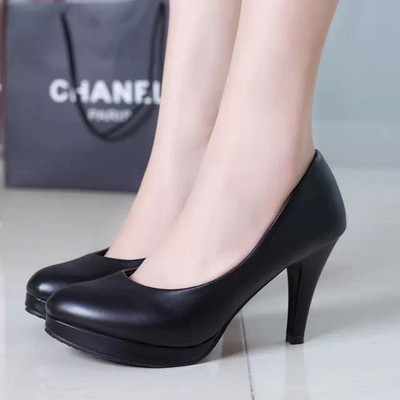 Stílusos női magassarkú cipő fekete színben