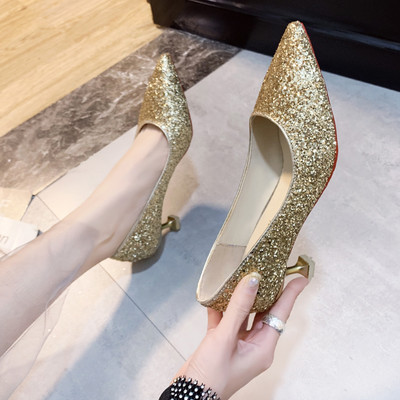 Modern női fényes cipő - hegyes modell